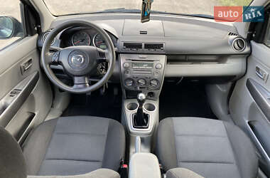 Хэтчбек Mazda 2 2004 в 