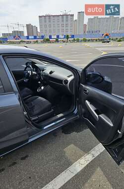 Хэтчбек Mazda 2 2008 в 