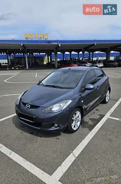 Хэтчбек Mazda 2 2008 в 