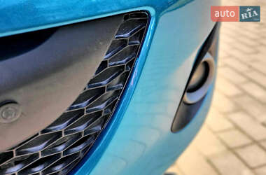 Хэтчбек Mazda 2 2011 в 