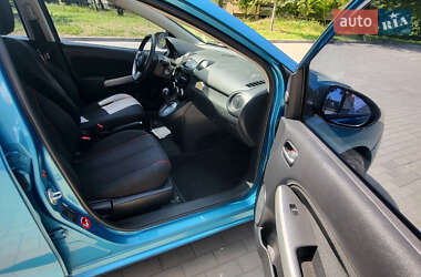 Хэтчбек Mazda 2 2011 в 