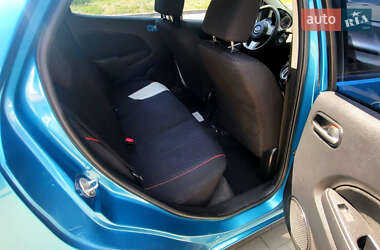 Хэтчбек Mazda 2 2011 в 