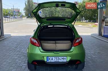 Хэтчбек Mazda 2 2008 в 
