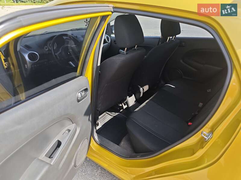 Хэтчбек Mazda 2 2008 в Лозовой
