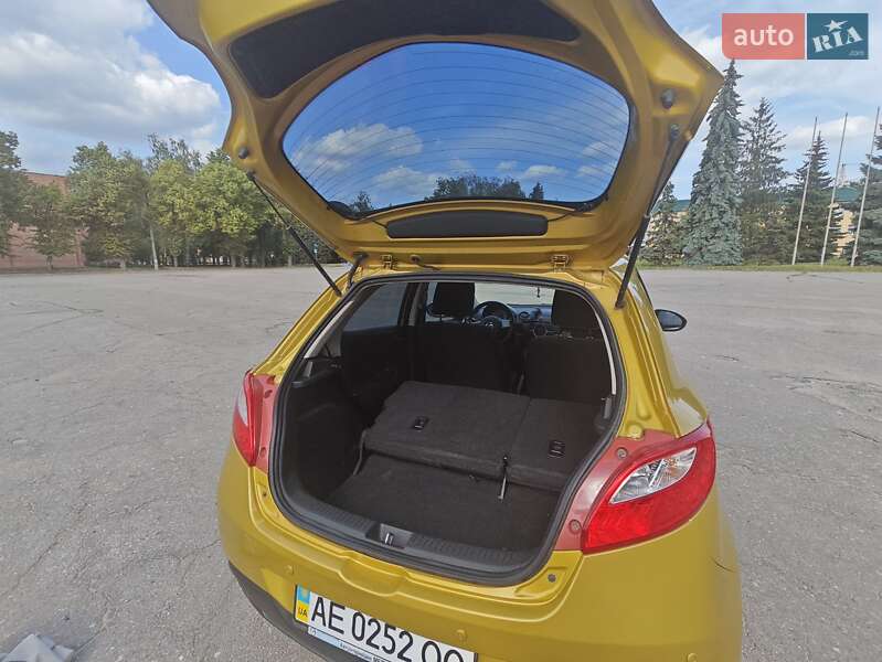 Хэтчбек Mazda 2 2008 в Лозовой