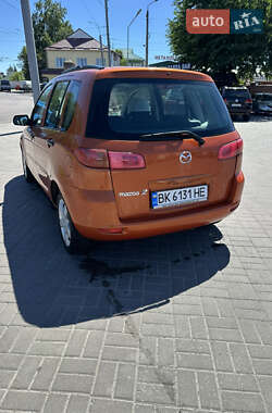 Хэтчбек Mazda 2 2003 в 