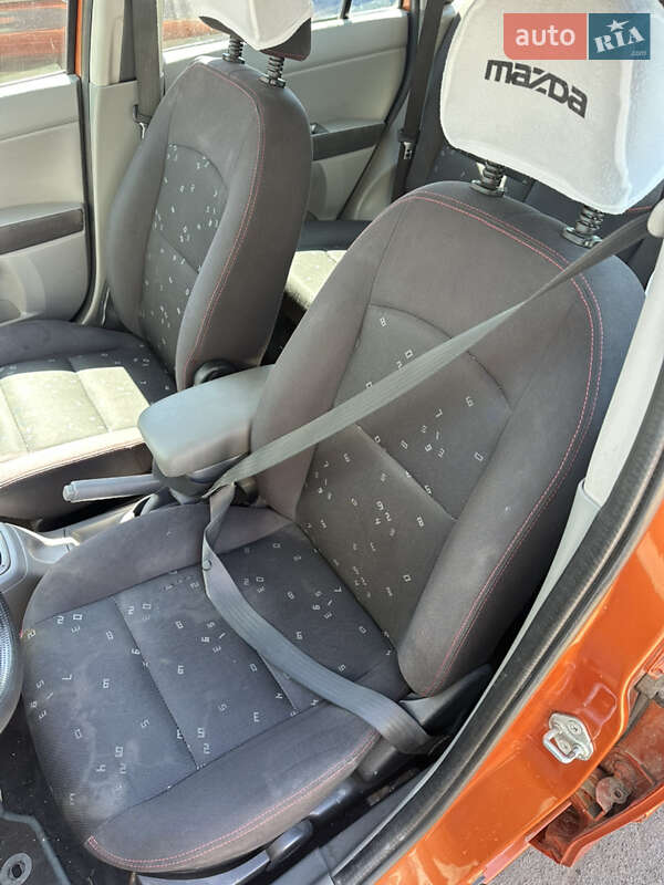 Хэтчбек Mazda 2 2003 в Ровно