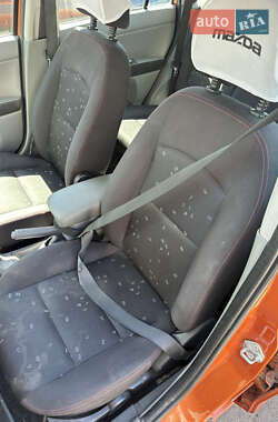 Хэтчбек Mazda 2 2003 в 
