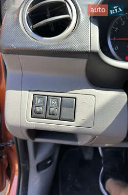 Хэтчбек Mazda 2 2003 в 