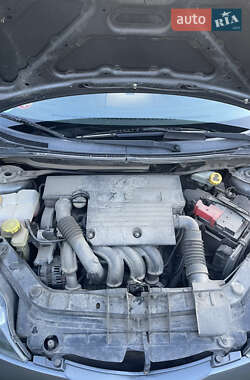 Хэтчбек Mazda 2 2005 в 