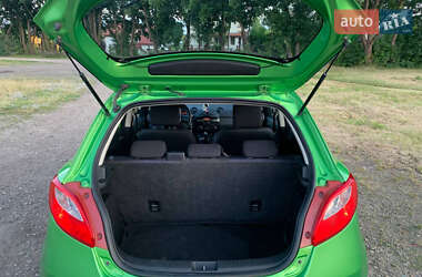 Хэтчбек Mazda 2 2010 в 