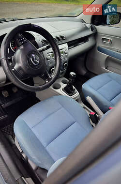 Хэтчбек Mazda 2 2005 в 