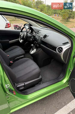 Хетчбек Mazda 2 2009 в 