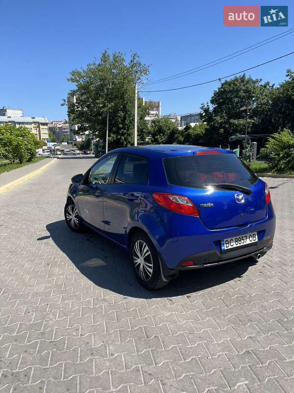 Хетчбек Mazda 2 2009 в Чернівцях