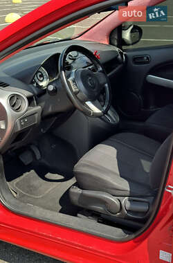 Хэтчбек Mazda 2 2008 в 