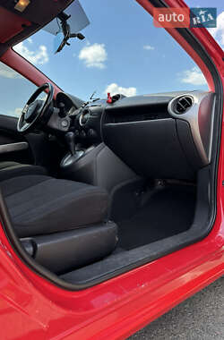 Хэтчбек Mazda 2 2008 в 