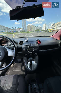 Хэтчбек Mazda 2 2008 в 