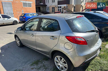 Хэтчбек Mazda 2 2012 в 