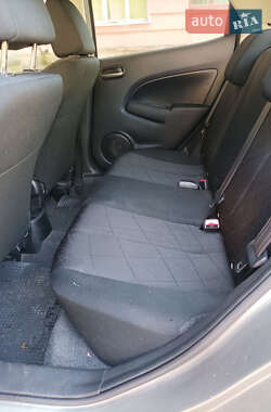 Хэтчбек Mazda 2 2012 в 