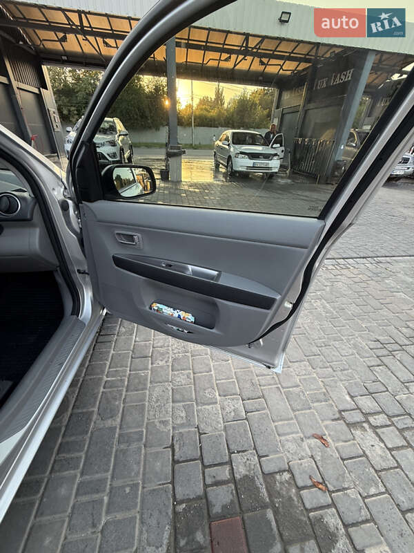 Хэтчбек Mazda 2 2004 в Каменец-Подольском