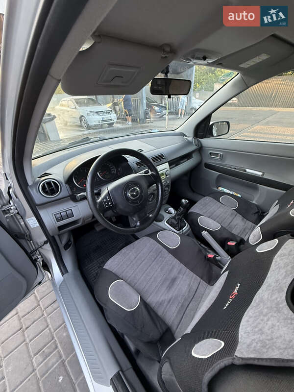 Хэтчбек Mazda 2 2004 в Каменец-Подольском