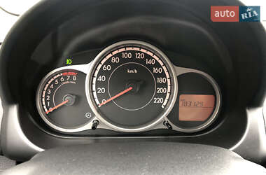 Хэтчбек Mazda 2 2011 в 