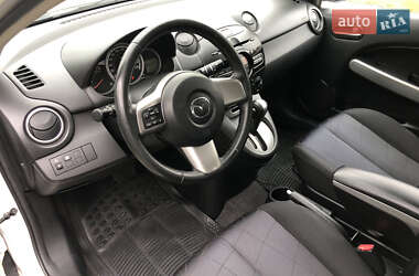 Хэтчбек Mazda 2 2011 в 