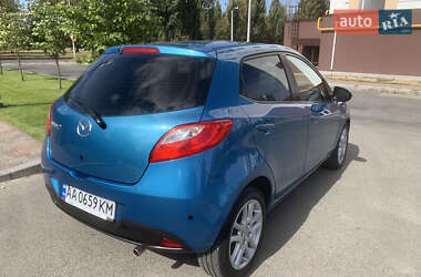Хэтчбек Mazda 2 2012 в 