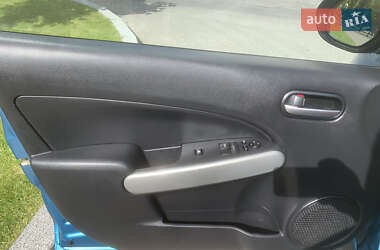Хэтчбек Mazda 2 2012 в 