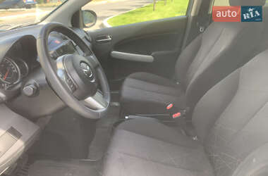 Хэтчбек Mazda 2 2012 в 