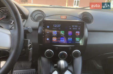 Хэтчбек Mazda 2 2012 в 
