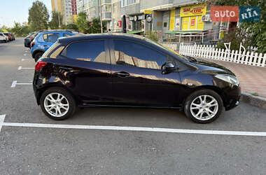 Хэтчбек Mazda 2 2008 в 