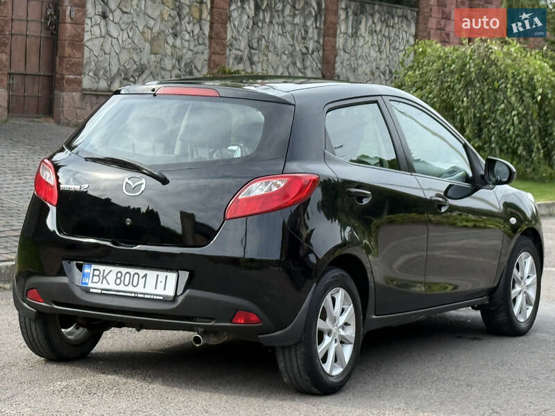Хэтчбек Mazda 2 2009 в Ровно