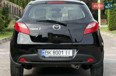 Хэтчбек Mazda 2 2009 в 
