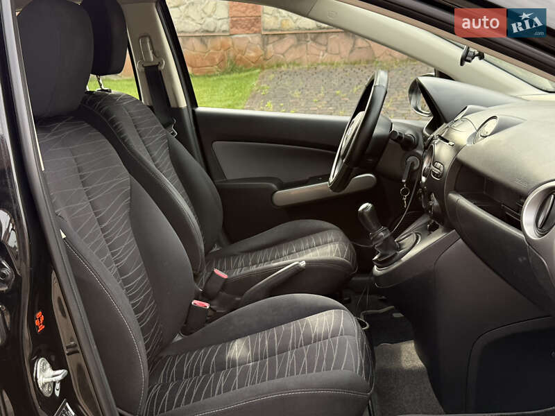 Хэтчбек Mazda 2 2009 в Ровно
