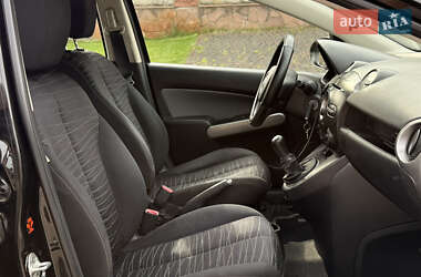Хэтчбек Mazda 2 2009 в 