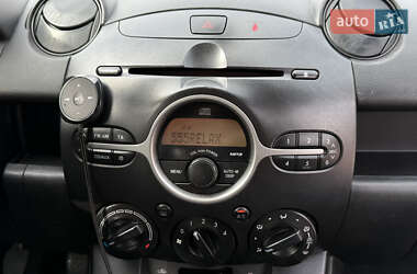 Хэтчбек Mazda 2 2009 в 