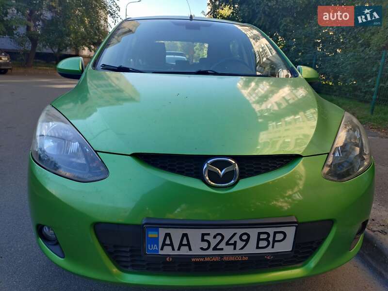 Хэтчбек Mazda 2 2008 в 