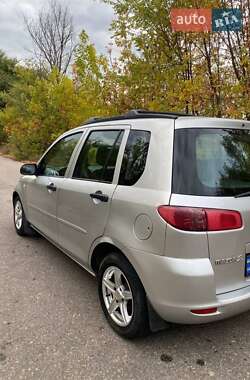 Хэтчбек Mazda 2 2003 в 