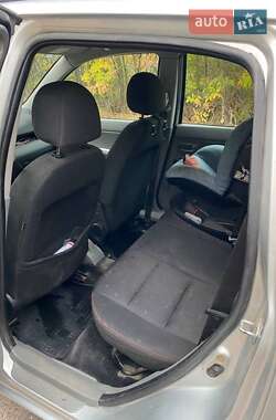 Хэтчбек Mazda 2 2003 в 