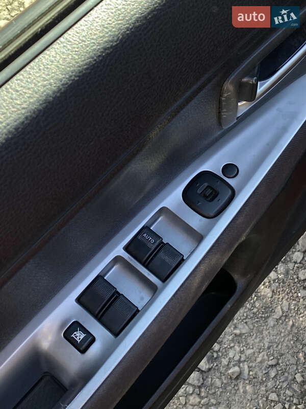 Хэтчбек Mazda 2 2007 в Луцке