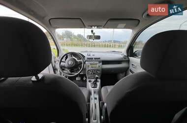 Хэтчбек Mazda 2 2004 в 