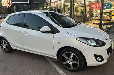Хэтчбек Mazda 2 2010 в 
