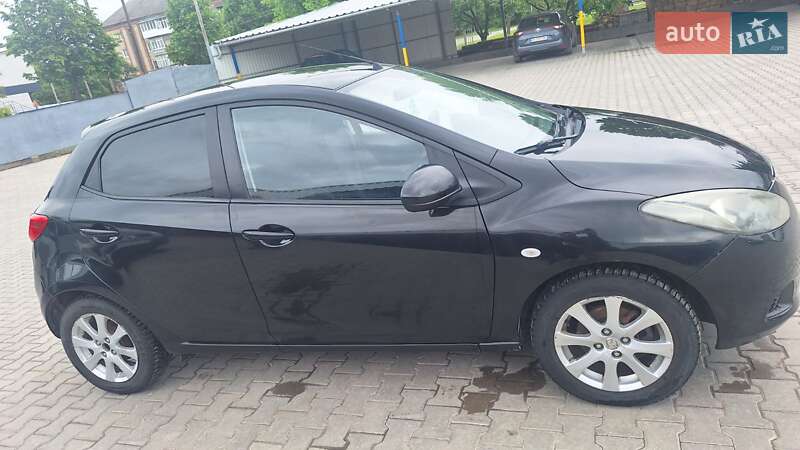 Хэтчбек Mazda 2 2007 в Староконстантинове