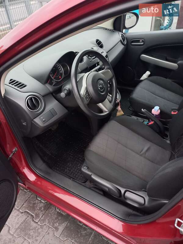 Хетчбек Mazda 2 2014 в Києві фото 5 Хетчбек Mazda 2 2014 в Києві