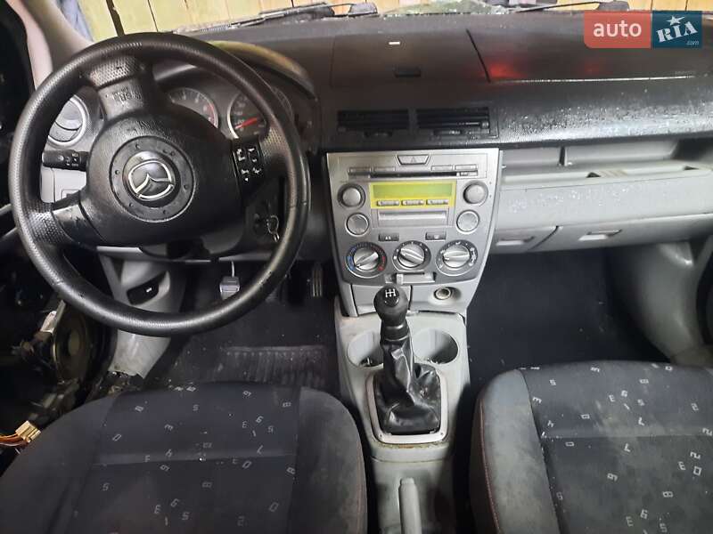 Mazda 2 2003