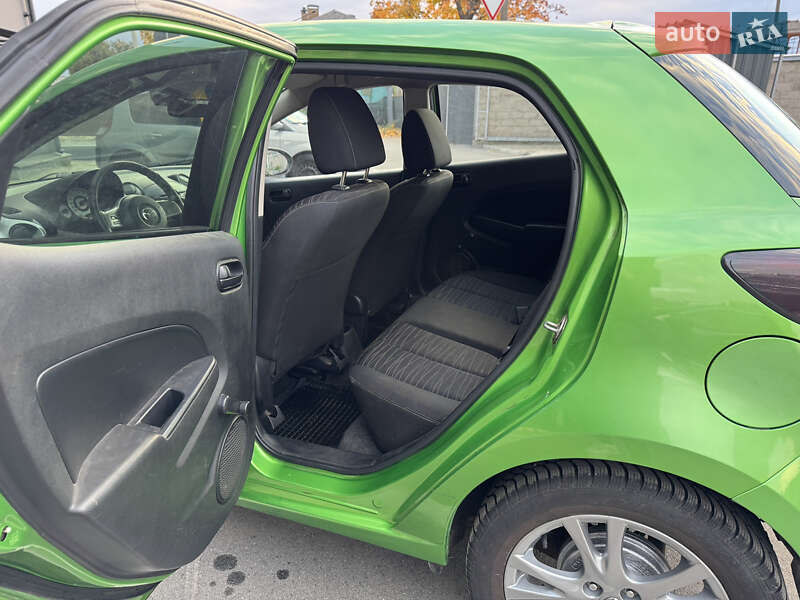 Хэтчбек Mazda 2 2009 в Чернигове