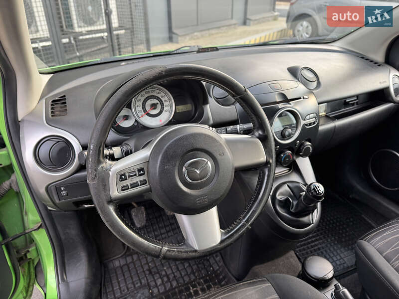 Хэтчбек Mazda 2 2009 в Чернигове