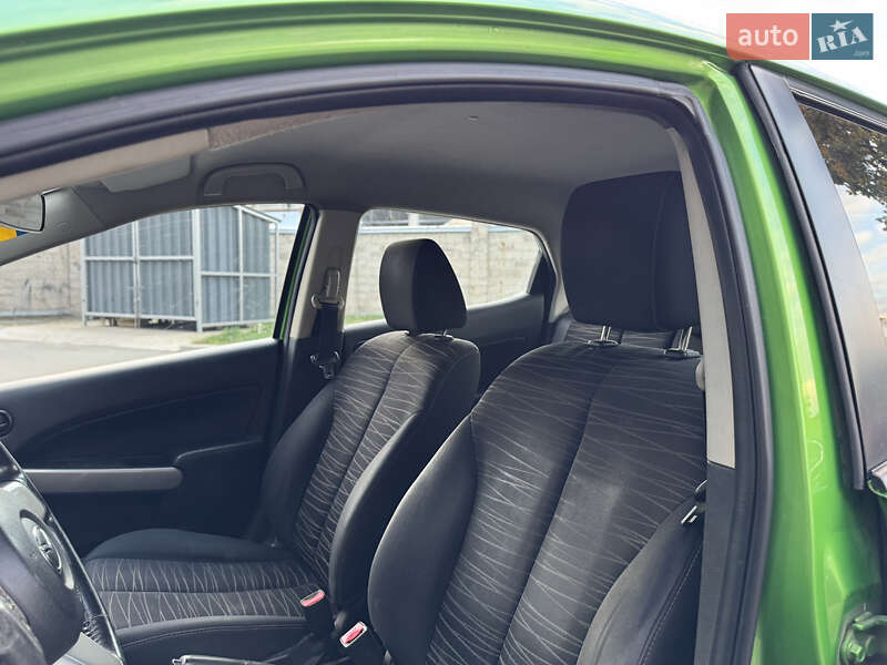 Хэтчбек Mazda 2 2009 в Чернигове