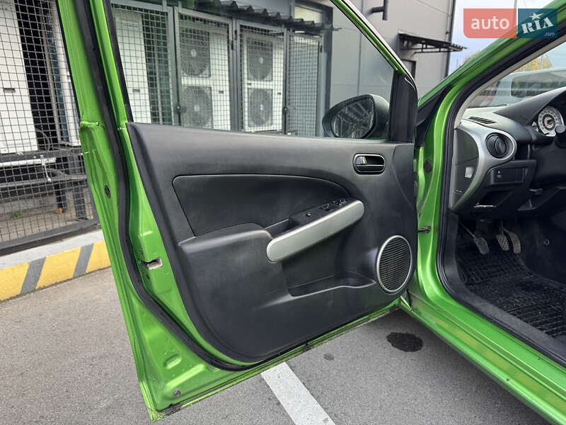 Хэтчбек Mazda 2 2009 в Чернигове